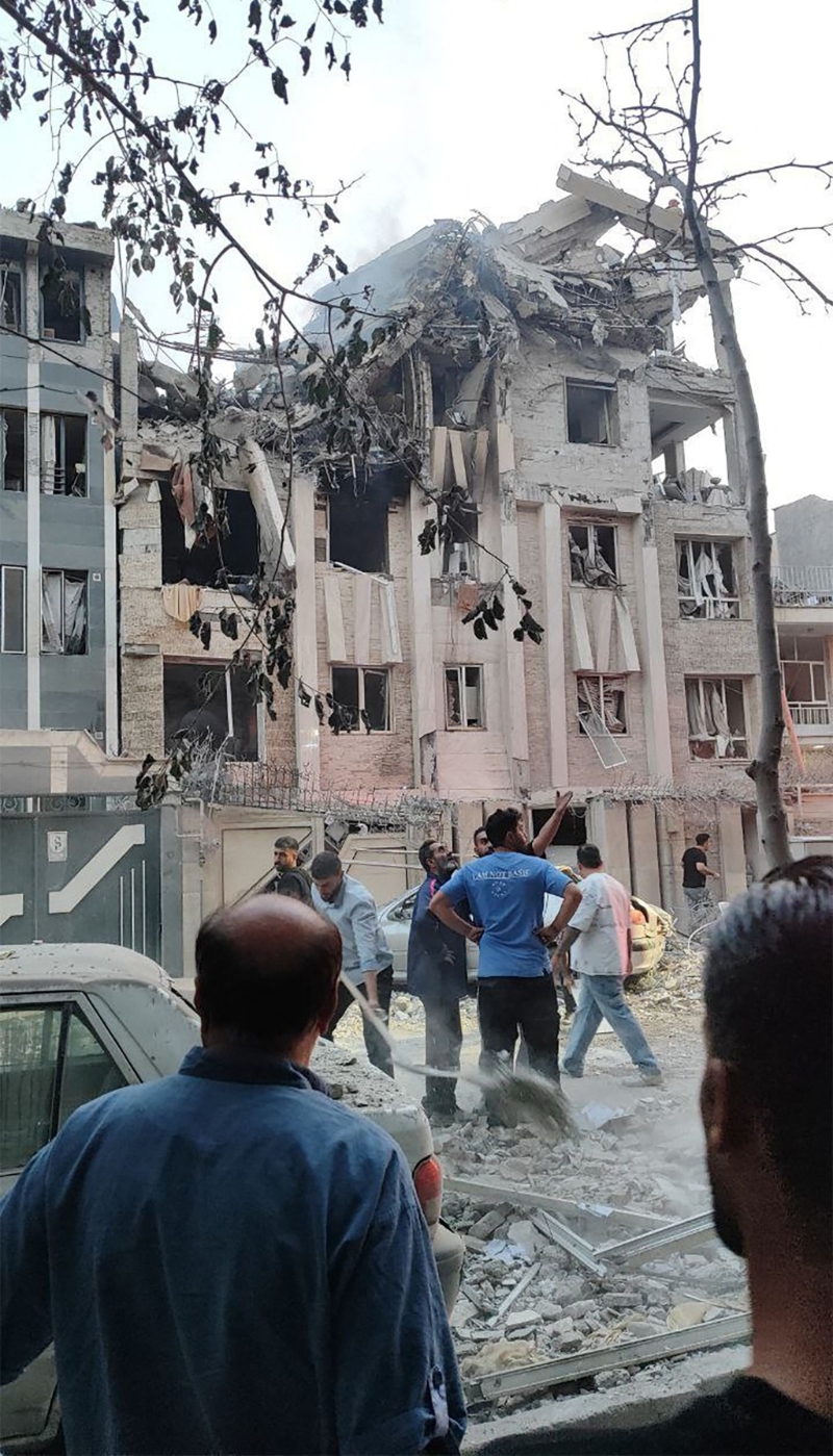 德黑蘭樓房在以色列空襲中損毀。