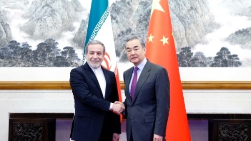 王毅與伊朗外長阿拉格齊通電話，譴責以色列侵犯伊朗主權(quán)。 外交部資料圖片