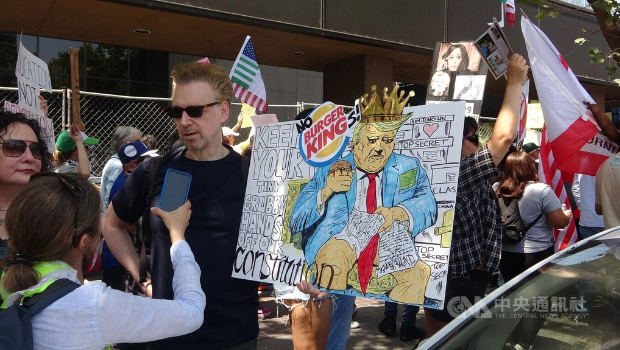 洛杉磯萬人聲援“不要國王” 洛杉磯萬人聲援“不要國王”