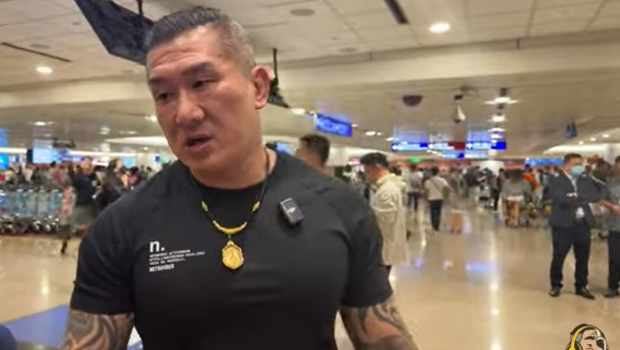 “館長”15日結(jié)束6天上海行，在浦東機場吐心聲。