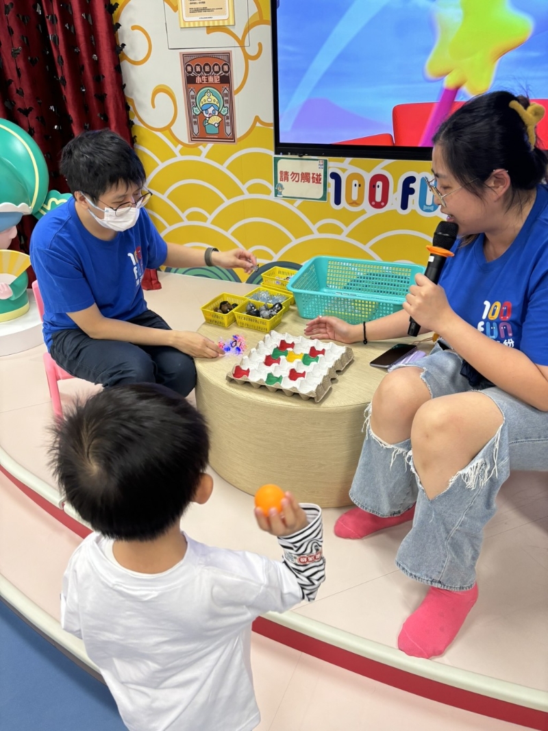 場(chǎng)內(nèi)不定時(shí)舉行快閃小游戲，小朋友可即場(chǎng)排隊(duì)參加贏小禮物。周末或節(jié)日更會(huì)舉行驚喜大抽獎(jiǎng)，小朋友玩足數(shù)小時(shí)也不 會(huì)悶。