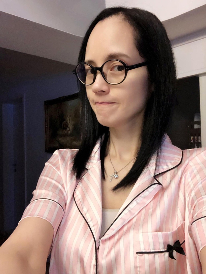 鄭艷麗早年患上厭食癥，體重一度暴跌至90多磅。