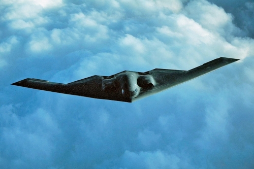 美軍GBU-57巨型鉆地彈由B-2隱形轟炸機攜帶。