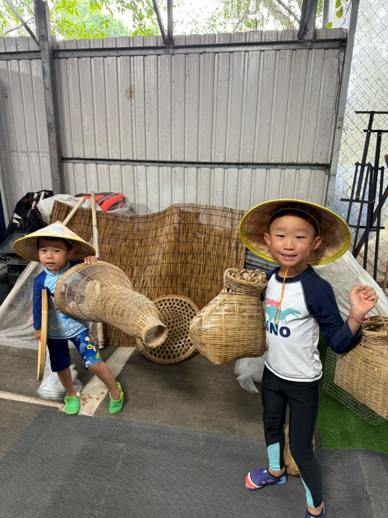 親手制作一頂漁夫帽，及制作捕魚籠餌食就出發(fā)去捉魚喇！