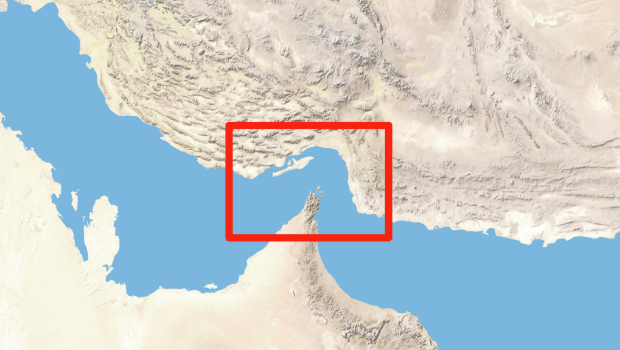 霍爾木茲海峽被視為全球能源交通的“咽喉”，位于阿曼和伊朗之間，連接了波斯灣與阿曼灣，是海灣地區(qū)石油輸往世界各地的唯一海上通道。