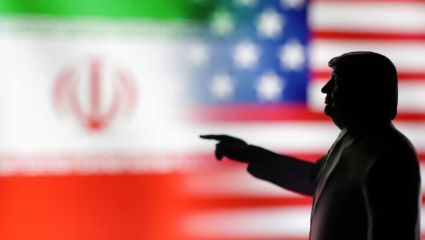 伊朗國旗、美國國旗，以及美國總統(tǒng)特朗普3D列印模型。