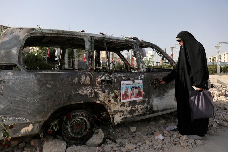 德黑蘭有汽車(chē)在空襲中損毀。