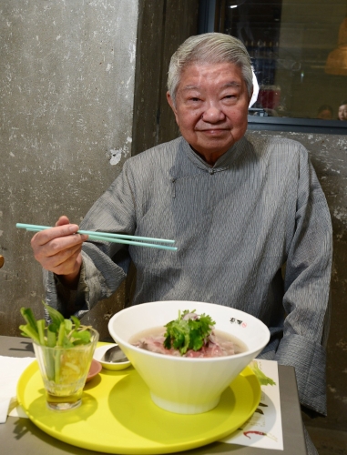 著名作家、美食家蔡瀾先生辭世，震驚網(wǎng)民與眾多追隨者。