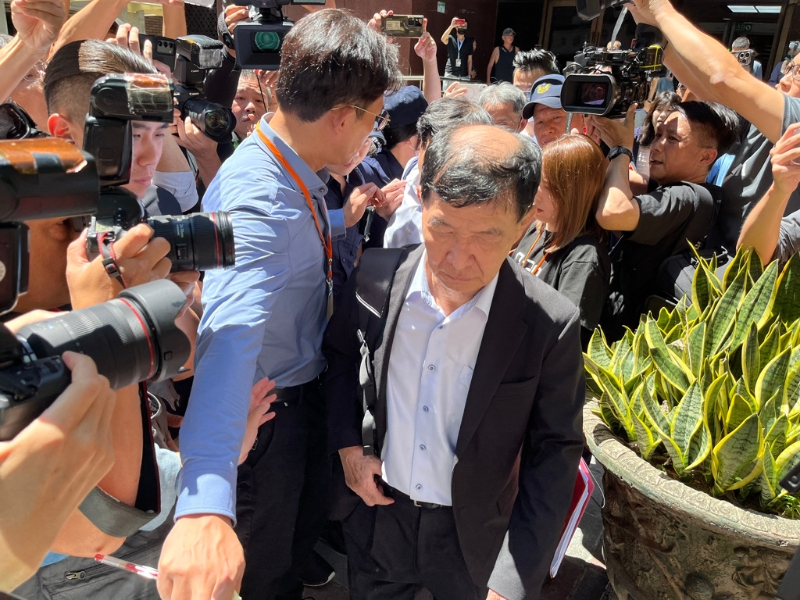 開庭前妻子高雄墜樓身亡！ 彭振聲接獲噩耗號立即請假搭車離去。