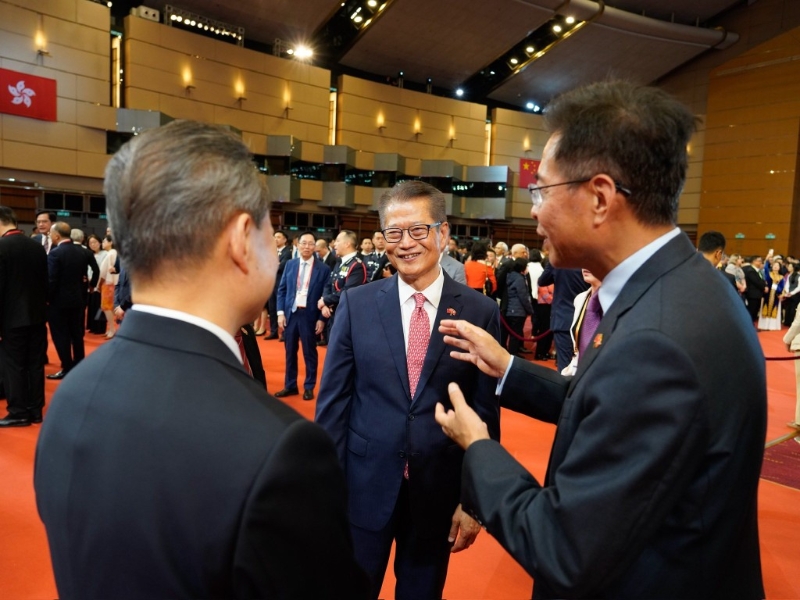 陳茂波指大家都非常興奮，期盼著更繁榮的發(fā)展。