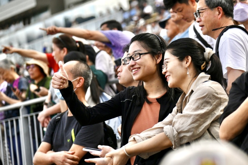香港賽馬會今日在沙田馬場舉行“香港共慶回歸賽馬日”。