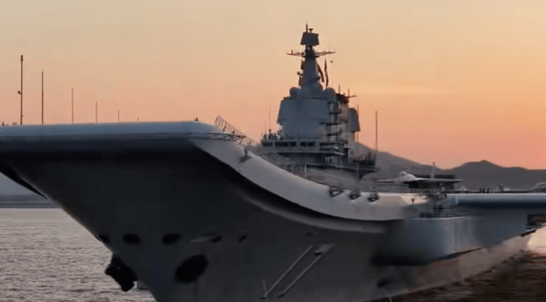 夕陽下的山東艦 夕陽下的山東艦