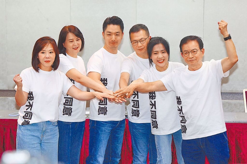 臺北市長蔣萬安（左3）出面力挺國民黨“立委”賴士葆（其余右起）、徐巧芯、羅智強、王鴻薇、李彥秀。