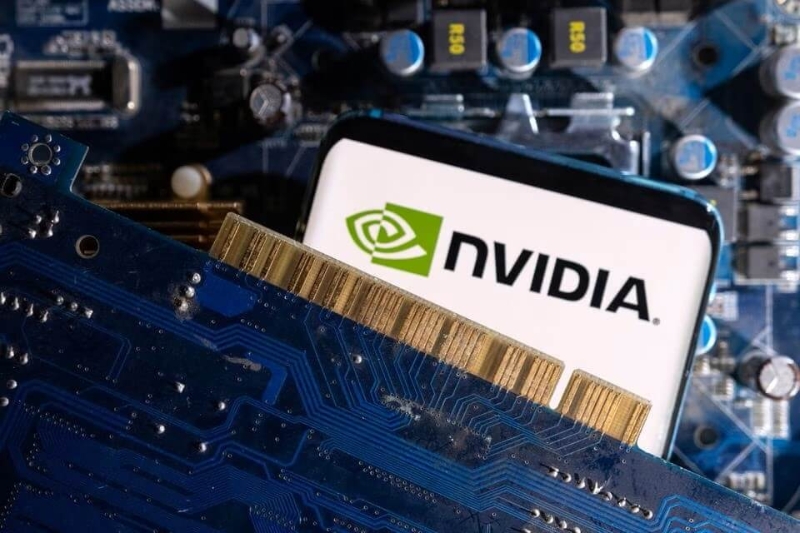 英偉達(dá)（NVIDIA）執(zhí)行長(zhǎng)黃仁勛15日表示，美國(guó)政府已批準(zhǔn)H20晶片銷(xiāo)往中國(guó)。路透社
