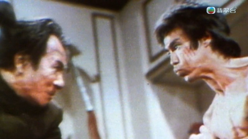 丁珮被追訪時(shí)一度表示事發(fā)時(shí)并不在家中，后來承認(rèn)李小龍離世當(dāng)日，她的確在場(chǎng)。