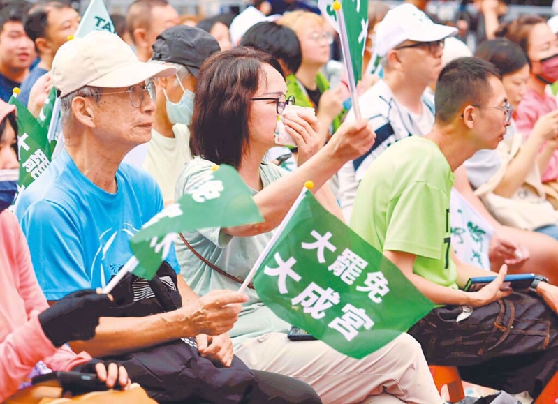 大罷免首波投票結(jié)果不似綠營預(yù)期樂觀。中時數(shù)據(jù)照