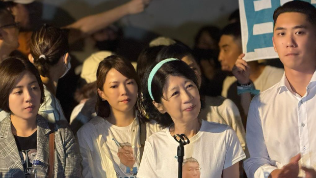 民眾黨前黨主席柯文哲妻子陳佩琪不滿國民黨臺北市議員鐘小平態(tài)度，表態(tài)再告一次。