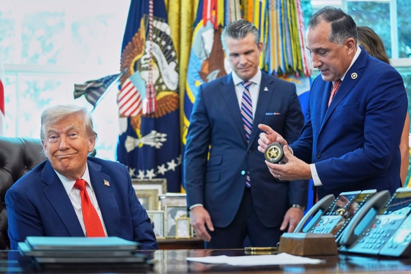 美國(guó)總統(tǒng)特朗普26日表示，他將在“大約一周內(nèi)”把國(guó)防部的名稱改回過去的“戰(zhàn)爭(zhēng)部”。