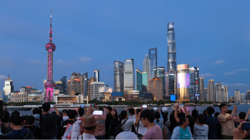 多間大行均指內(nèi)地居民儲蓄過剩，預期將成為A股持續(xù)上漲的動力。