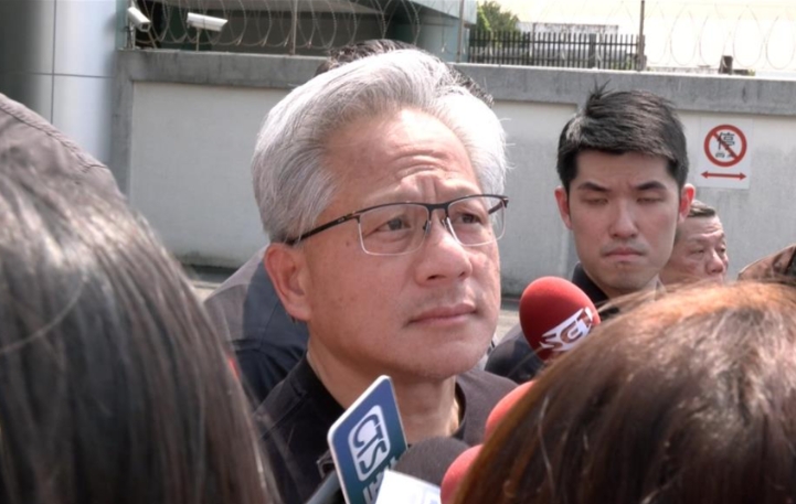 英偉達(dá)執(zhí)行長(zhǎng)黃仁勛近日訪臺(tái)只待1天，曾提到要趕回美國(guó)準(zhǔn)備財(cái)務(wù)報(bào)告以及電話會(huì)議。