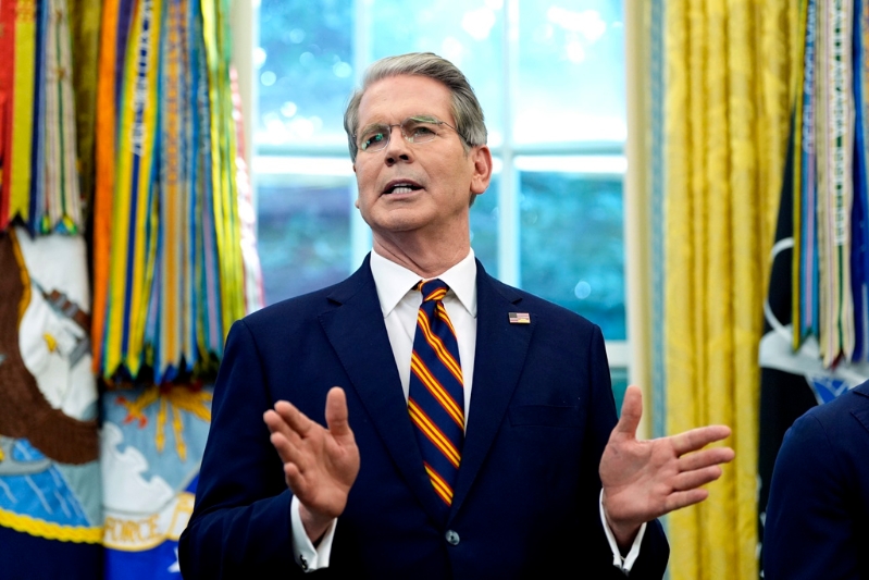 美國(guó)特朗普內(nèi)閣3日晚間的一場(chǎng)私人晚宴上，美國(guó)財(cái)政部長(zhǎng)貝森特傳出對(duì)聯(lián)邦住房金融局局長(zhǎng)普爾特爆粗口