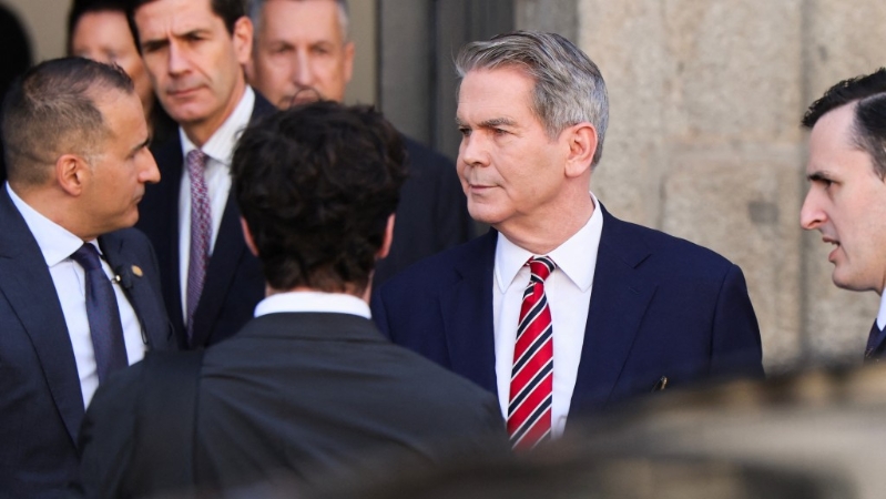 周日會(huì)談結(jié)束后，貝森特表示：“我們明天早上再開始