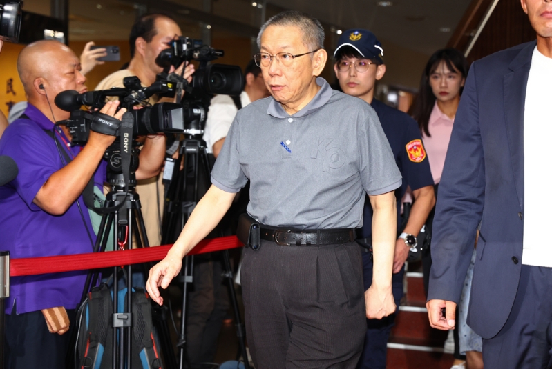 遭疑“適時(shí)”公布民調(diào)挺柯文哲？