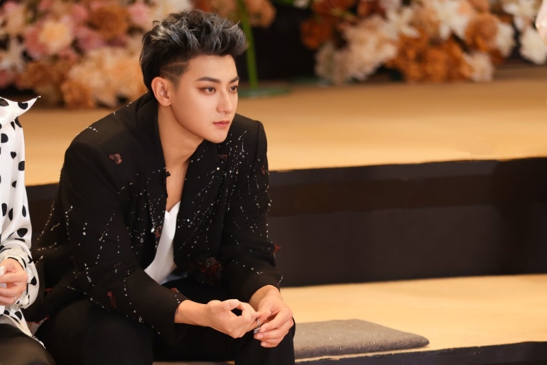 韓團(tuán)EXO前中國(guó)成員黃子韜（Tao）近年長(zhǎng)期在內(nèi)地發(fā)展。