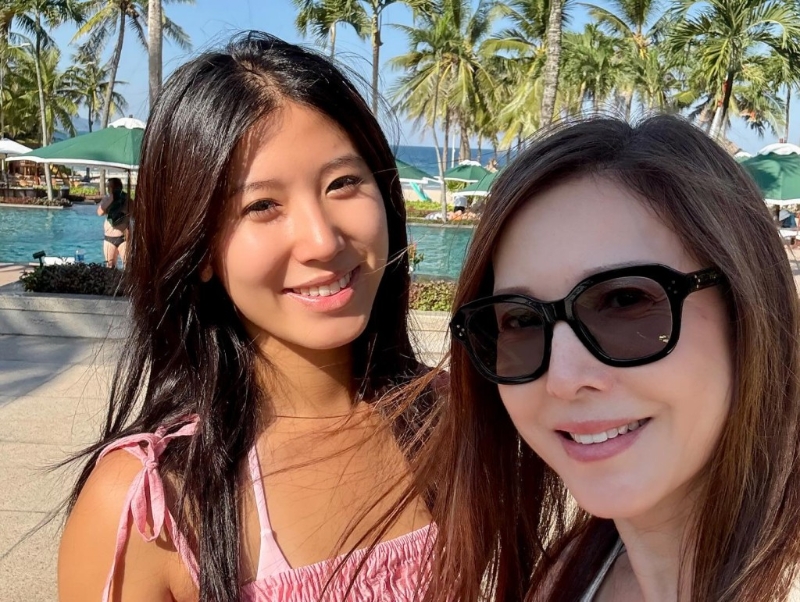 李婉華早前與大女去越南峴港旅行。