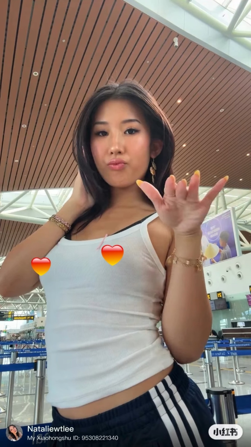 李婉華大女Natalie打扮火辣。