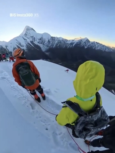 一人滑墜落崖死亡