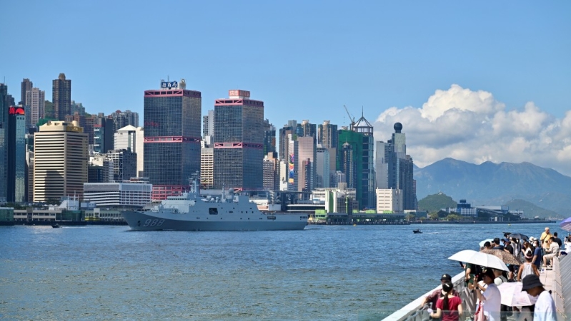 訪港軍艦途經(jīng)尖沙咀海傍期間