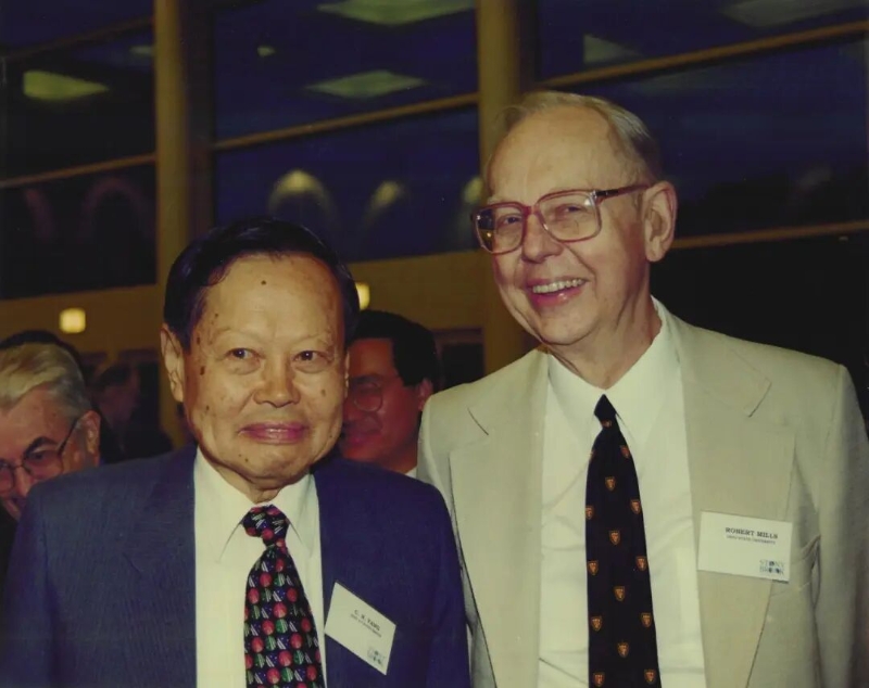 1999年楊振寧與米爾斯于石溪