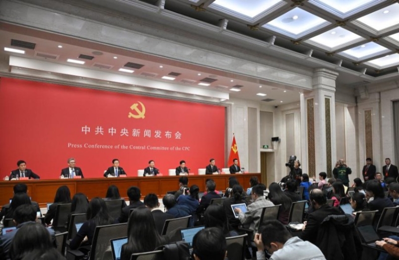 10月24日，中共中央舉行新聞發(fā)布會(huì)，介紹和解讀黨的二十屆四中全會(huì)精神。