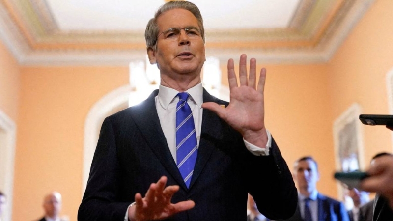 美國財政部長貝森特表示，中方推遲實施全面稀土管制，而美不對華商品加征100%關稅