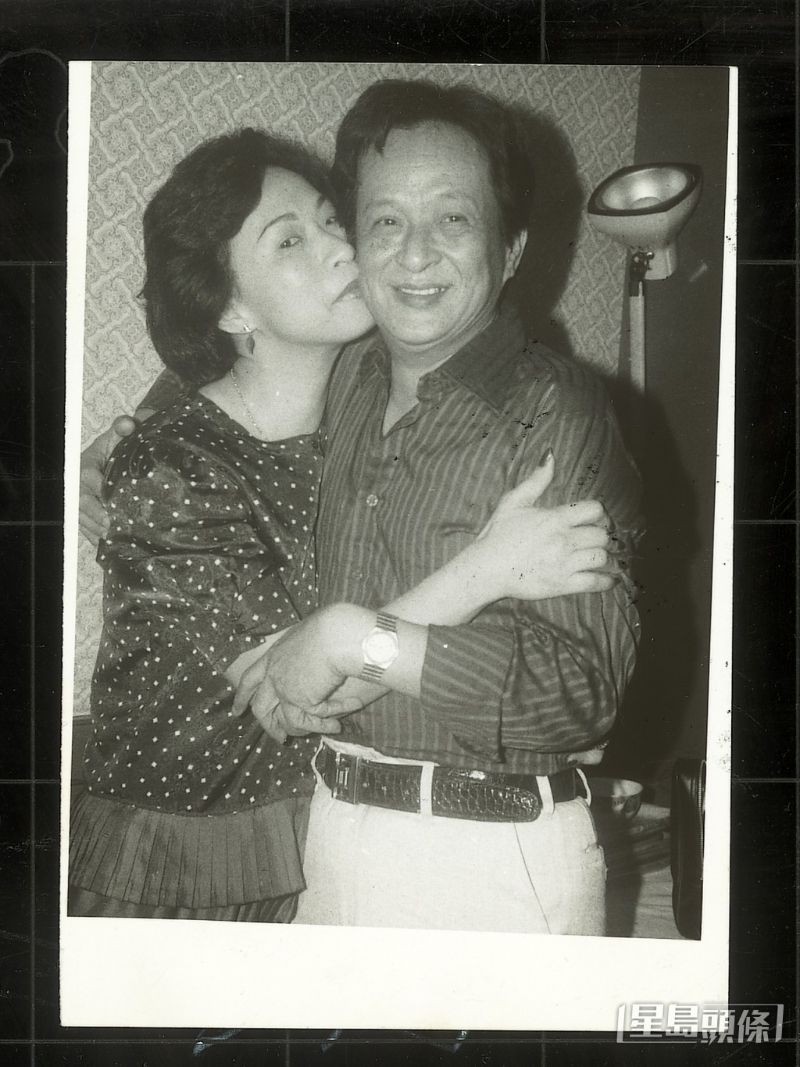 關(guān)海山在新加坡遇上第四任太太曾娣容（蝦嬸），二人風(fēng)雨同路三十載，育有一子關(guān)可維。