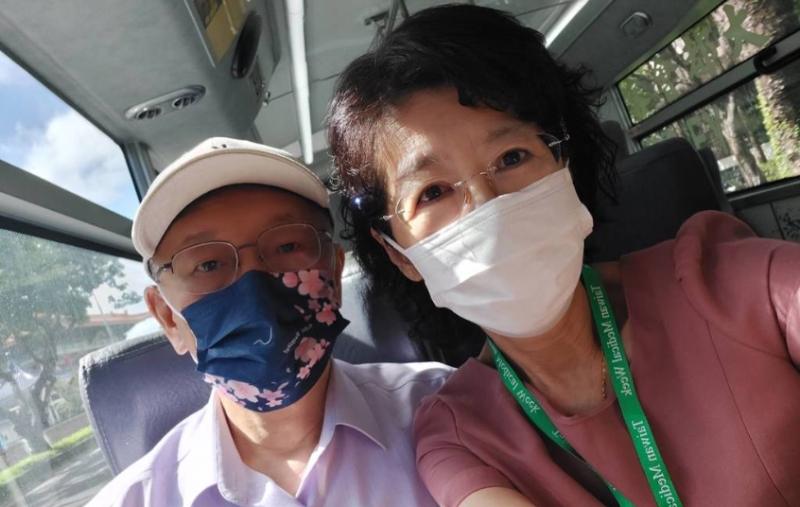 柯文哲搭公交車去上課