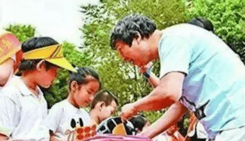 與此同時(shí)，李春平熱心公益捐款，曾被譽(yù)為“大陸第一慈善家”。