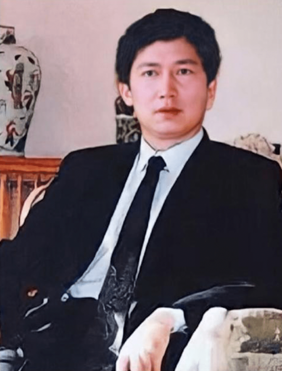 李春平曾被年長(zhǎng)39歲富婆包養(yǎng)13年。