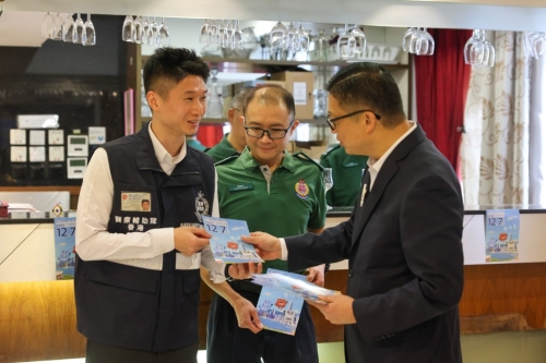 鄧炳強(qiáng)強(qiáng)調(diào)，紀(jì)律部隊(duì)?wèi)?yīng)以身作則，成為先“投”部隊(duì)。