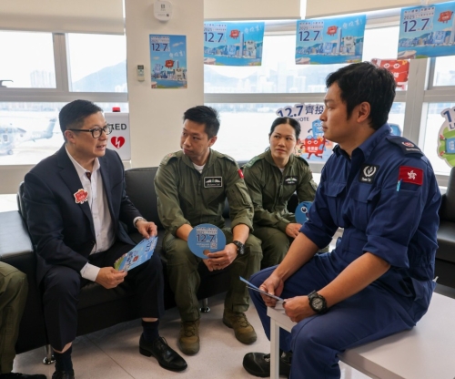 鄧炳強(qiáng)近日走訪飛行服務(wù)隊(duì)分部、醫(yī)療輔助隊(duì)總部、分區(qū)警署及消防局。