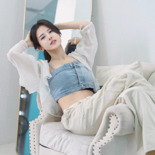 武藤彩香近日無預(yù)警宣布將暫時告別AV界。