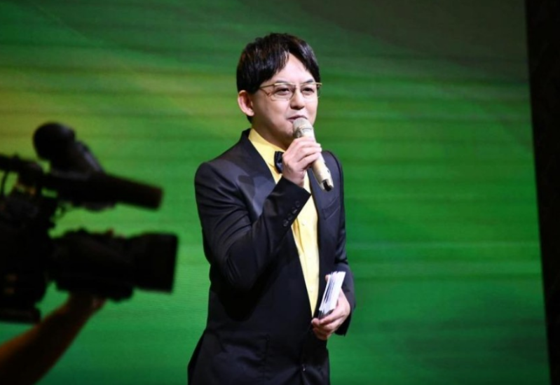 黃子佼被曝10年前性騷擾未成年少女，強(qiáng)吻及以藝術(shù)為由哄騙對方拍裸照。