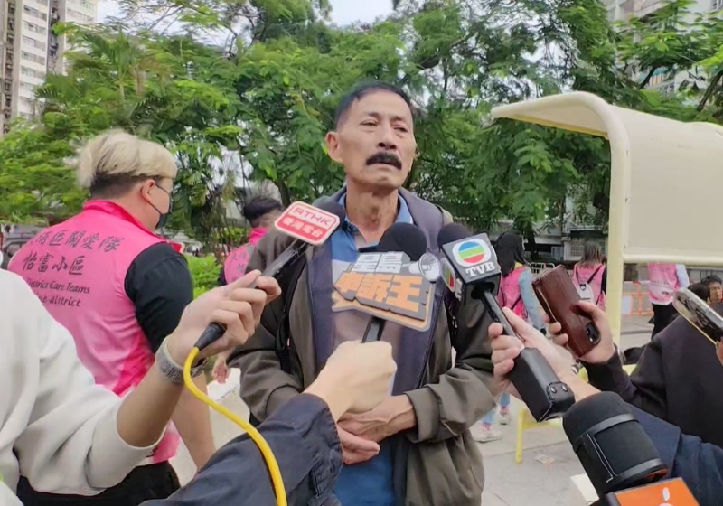 憂心忡忡的李先生指，很傷心難過，仍等待失聯(lián)的家人消息。