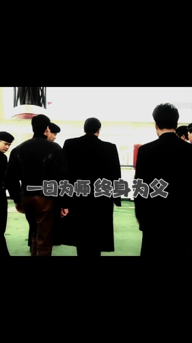 鄭則仕拍片講恩師，雖然全片未有提及是誰，但影片一開始已表明就是周潤發(fā)。