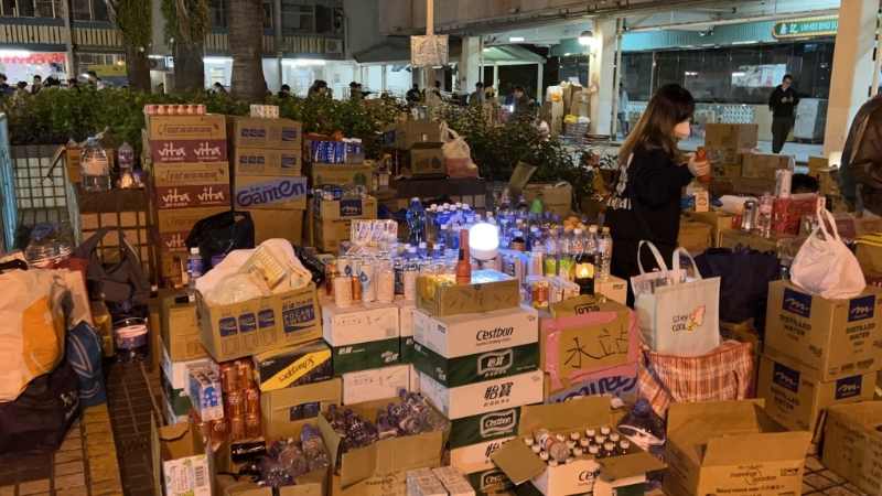 麥美娟感謝市民、專業(yè)組織提供物資或支援服務，但現(xiàn)時在臨時庇護中心的物資已足夠。