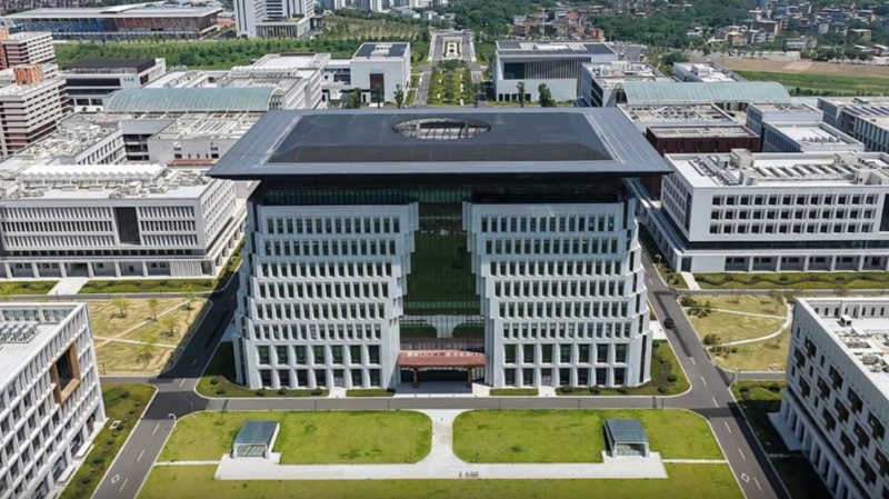 “玻璃大王”曹德旺出資創(chuàng)辦的福建福耀科技大學(xué)今年開(kāi)始招收本科生。