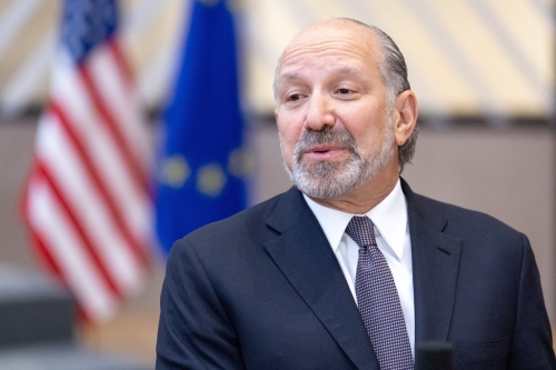 美國商務(wù)部長盧特尼克據(jù)傳曾要求瑞士將近千億美元投資交由美方支配。