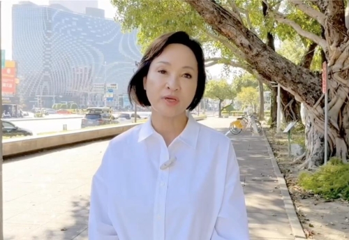 TVBS民調(diào)中心的結果顯示，柯志恩對決賴瑞隆，僅落后2個百分點。