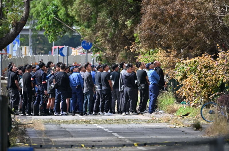 消防同袍到達(dá)現(xiàn)場(chǎng)路祭。